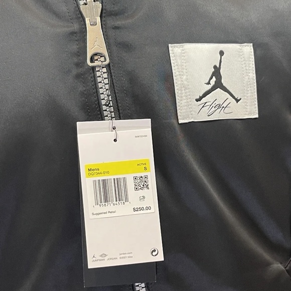 *NWT* Air Jordan Essential Statement Varsity Synthetic Fill Reversible Jacket - Picture 2 of 6